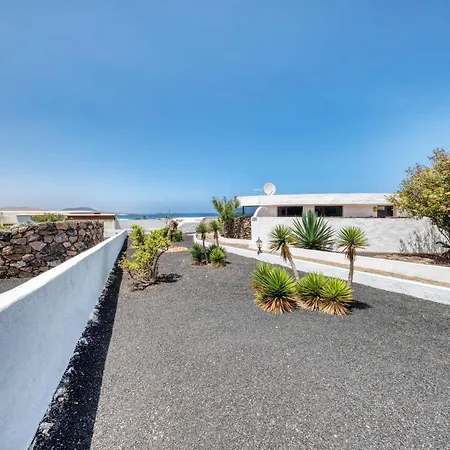 Olas Del Risco - Ocean Views - 2 Min By Lanzarote Ferienhaus Famara